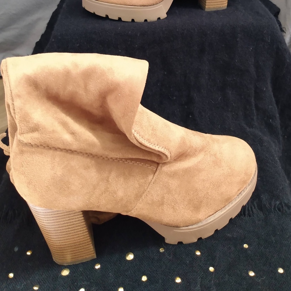 Knee High Boots 22’ inches/tan